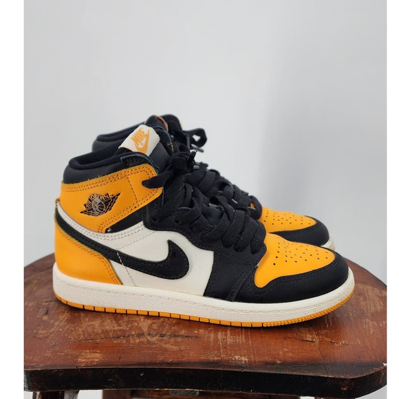 Youth Nike Air Jordans Retro 1 Taxi Yellow Toe Size 1.5Y 1.5 - Picture 4 of 12